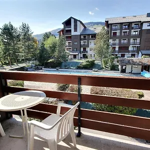 1 Bedroom Flat, Heated Pool, Heart Of Village, Parking, Wifi Apartment Bourg-Saint-Maurice